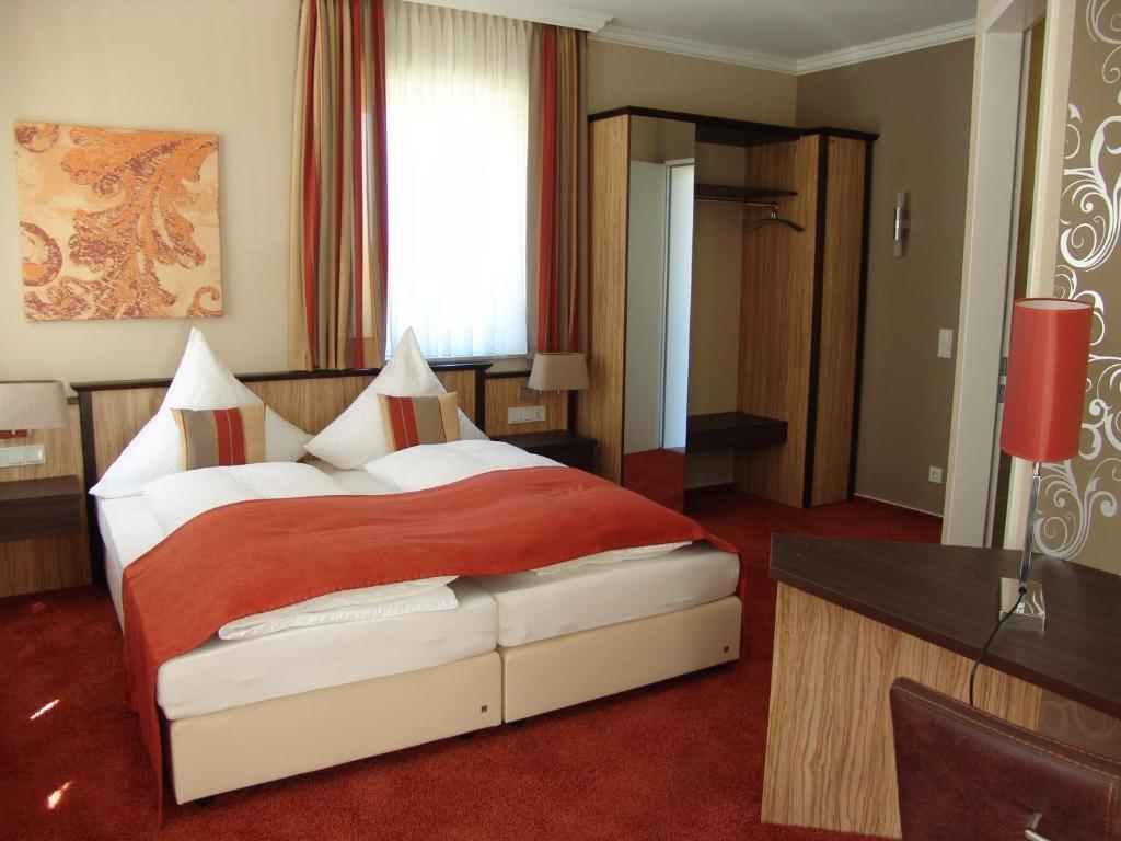 M13 Hotel Riol Room photo